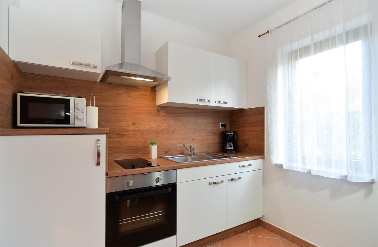 Apartments Marija 1089 Porec Bagian luar foto